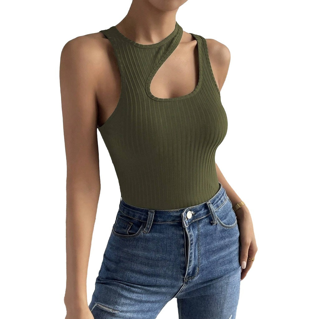 Kvinnors figurnära bodysuit med asymmetrisk skärning och elegant V-hals Mirla-Eva Jonsson