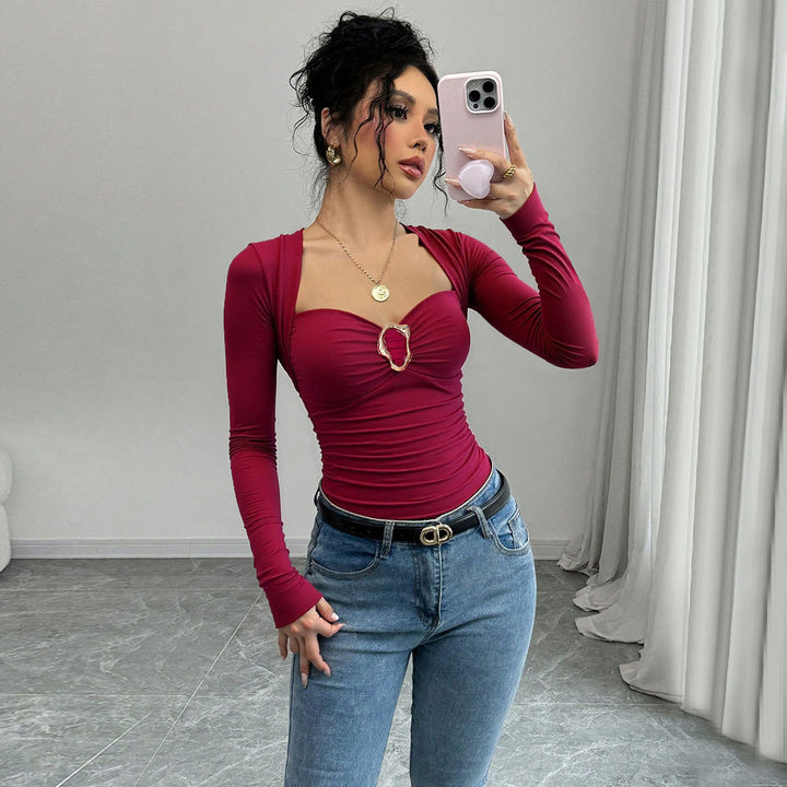 Kvinnors figurnära bodysuit med elegant hjärtnacke och draperingsdetaljer Mirla-Eva Jonsson
