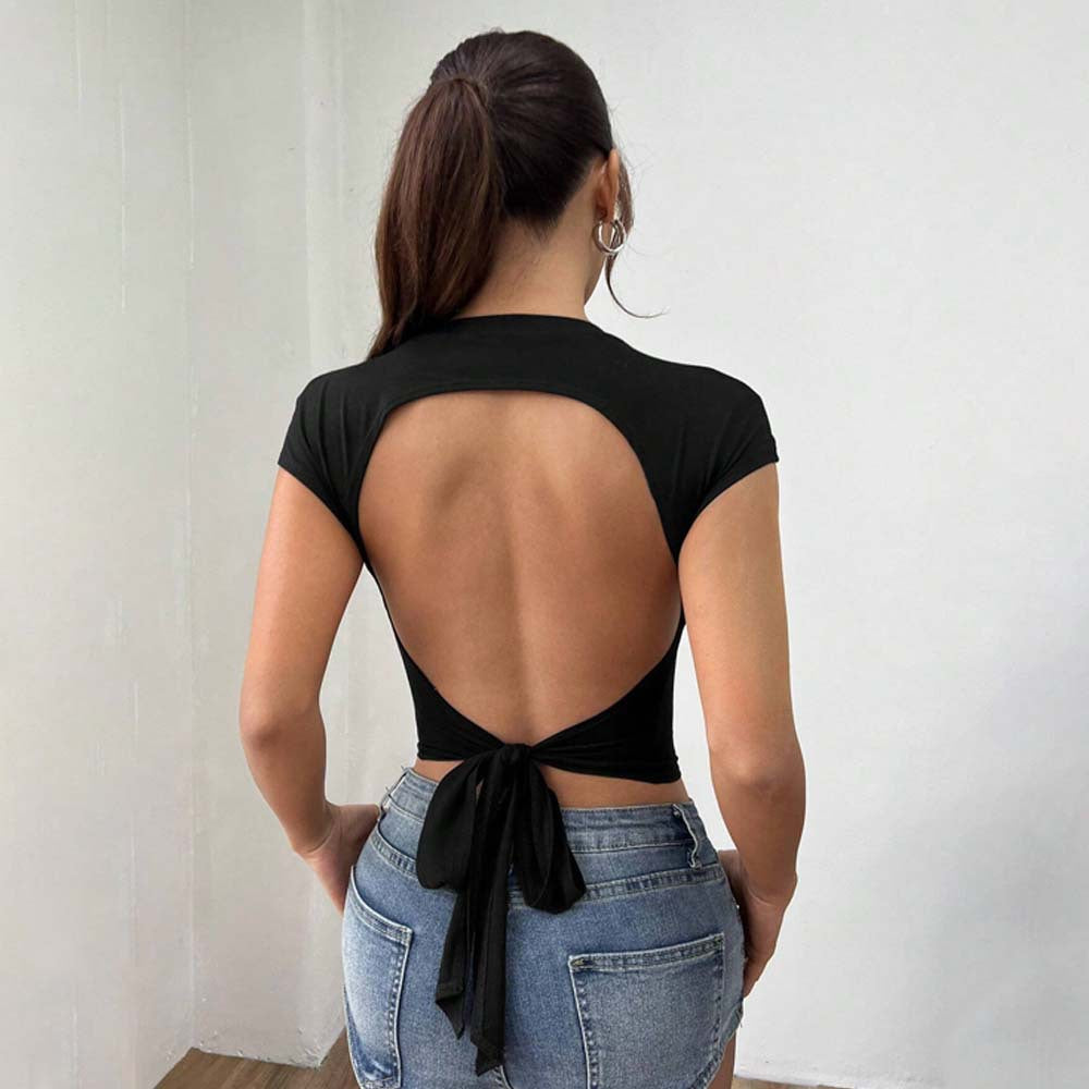 Kvinnors figurnära crop top med estetiska urklippta ärmar Mirla-Eva Jonsson