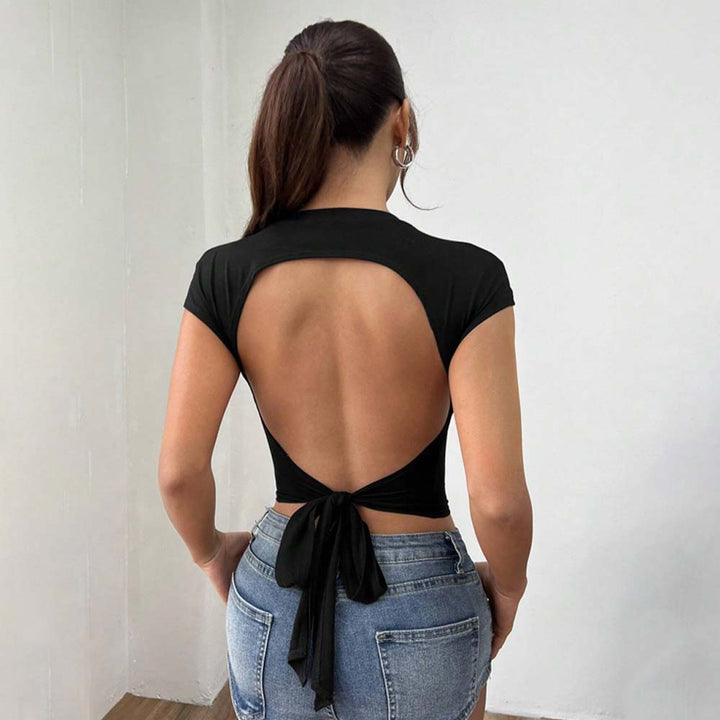 Kvinnors figurnära crop top med estetiska urklippta ärmar Mirla-Eva Jonsson