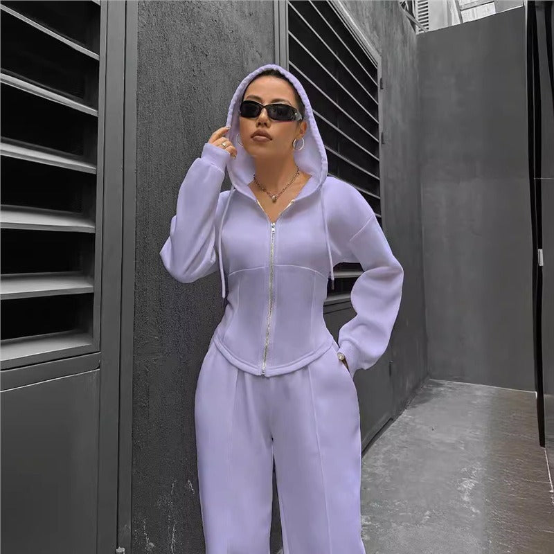 Kvinnors figurnära hoodie-set med subtila dragkedjedetaljer Mirla-Eva Jonsson