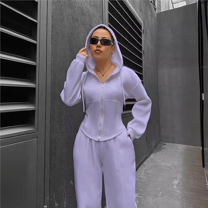 Kvinnors figurnära hoodie-set med subtila dragkedjedetaljer Mirla-Eva Jonsson