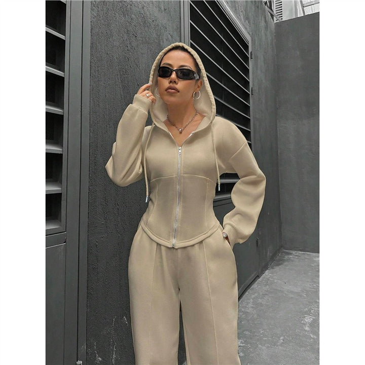 Kvinnors figurnära hoodie-set med subtila dragkedjedetaljer Mirla-Eva Jonsson