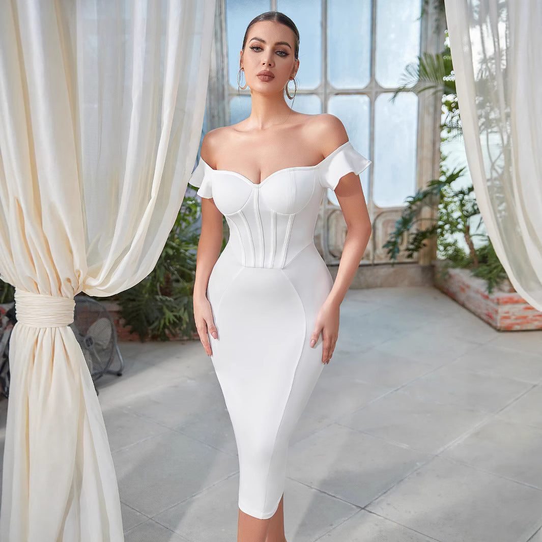 Kvinnors figurnära klänning med off-shoulder design och korsettslook Mirla-Eva Jonsson