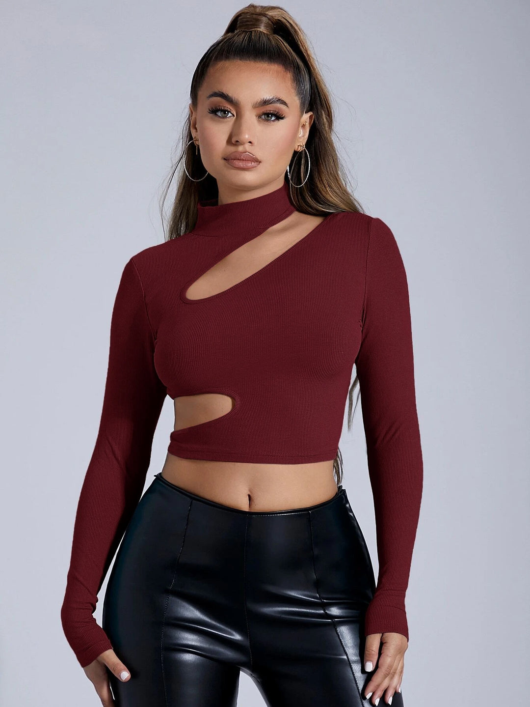 Kvinnors figurnära långärmad crop top med asymmetrisk utskärning Mirla-Eva Jonsson