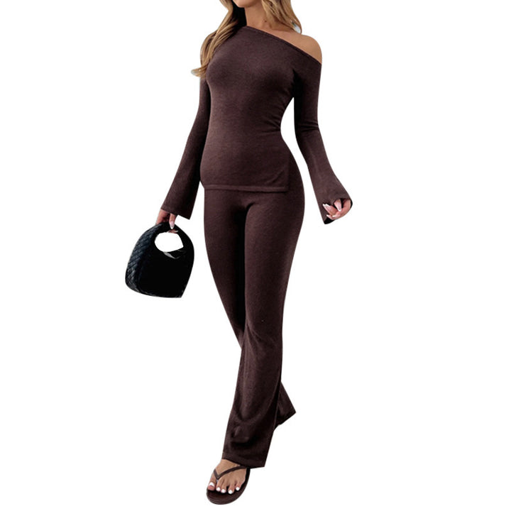 Kvinnors figurnära långärmad skjorta med off-shoulder design och utsvängda ärmar Mirla-Eva Jonsson