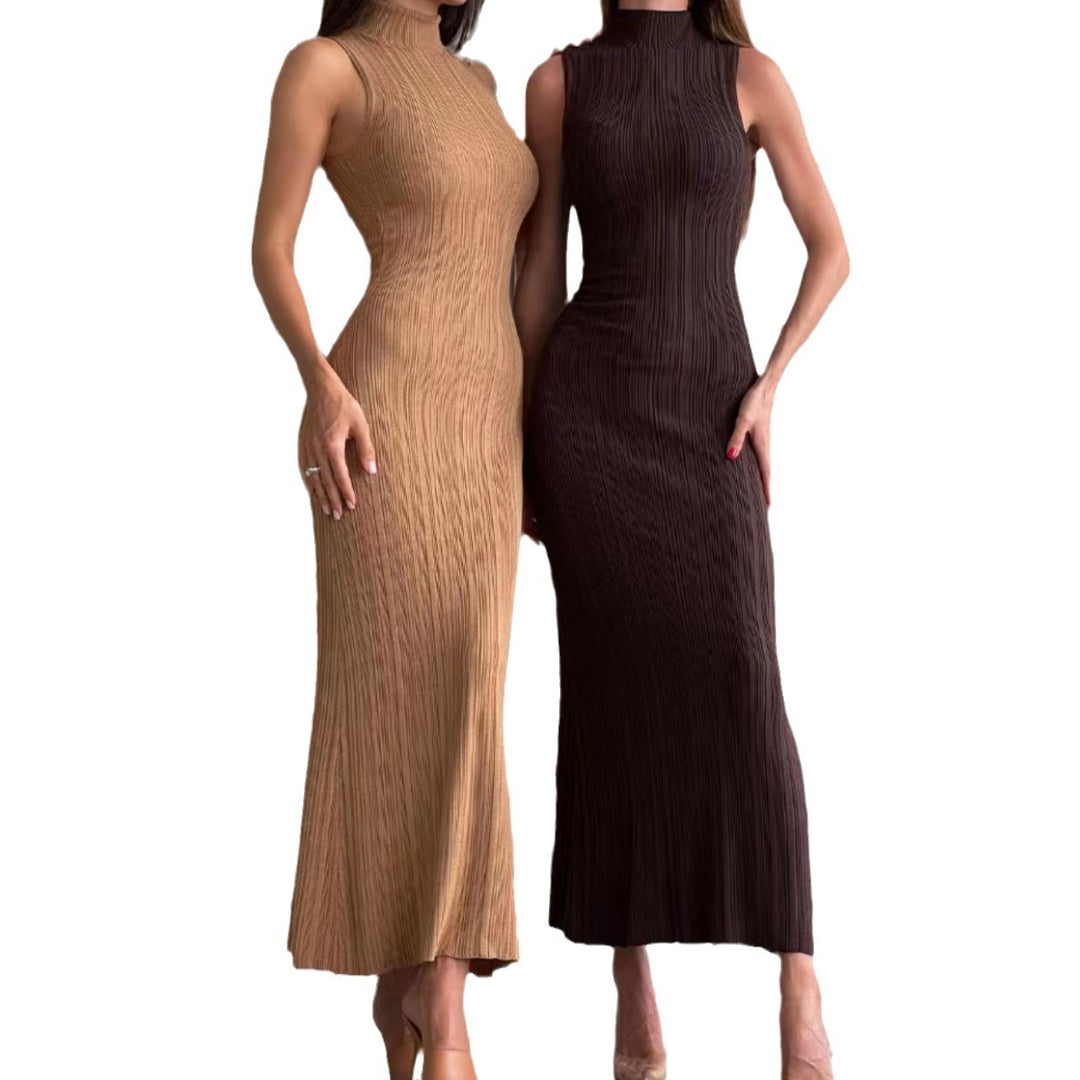 Kvinnors figurnära maxiklänning med hög krage och elegant ribbmönster Mirla-Eva Jonsson