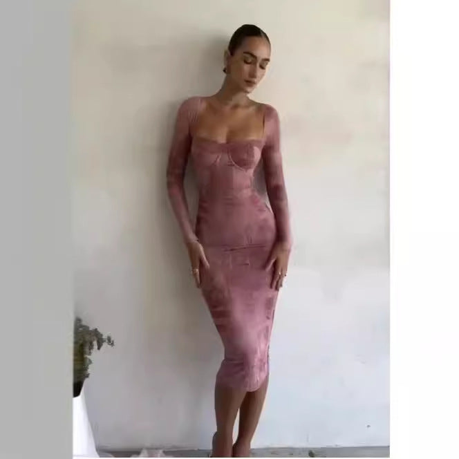 Kvinnors figursydda spetsklänning med långa ärmar och sofistikerad bustier Mirla-Eva Jonsson