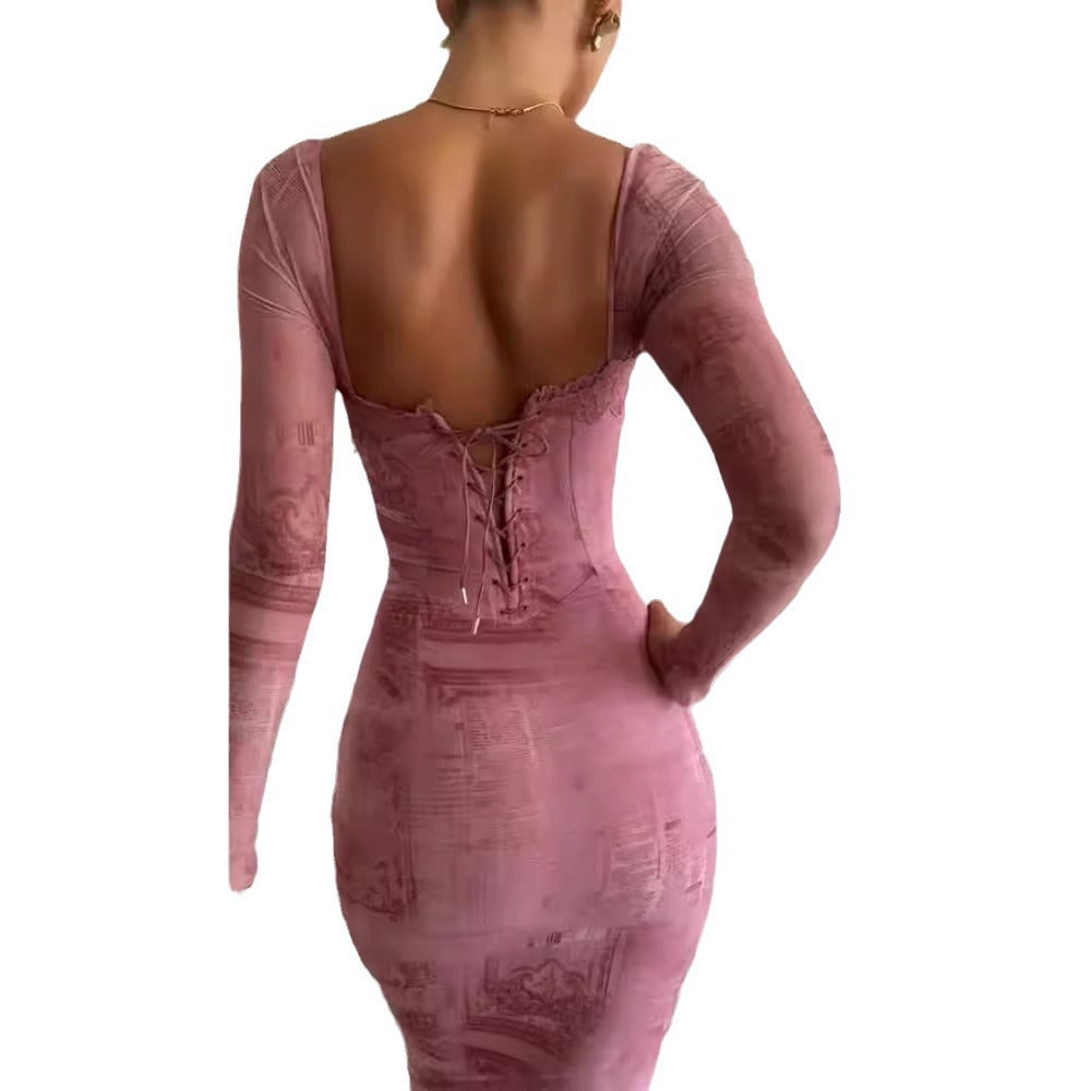 Kvinnors figursydda spetsklänning med långa ärmar och sofistikerad bustier Mirla-Eva Jonsson