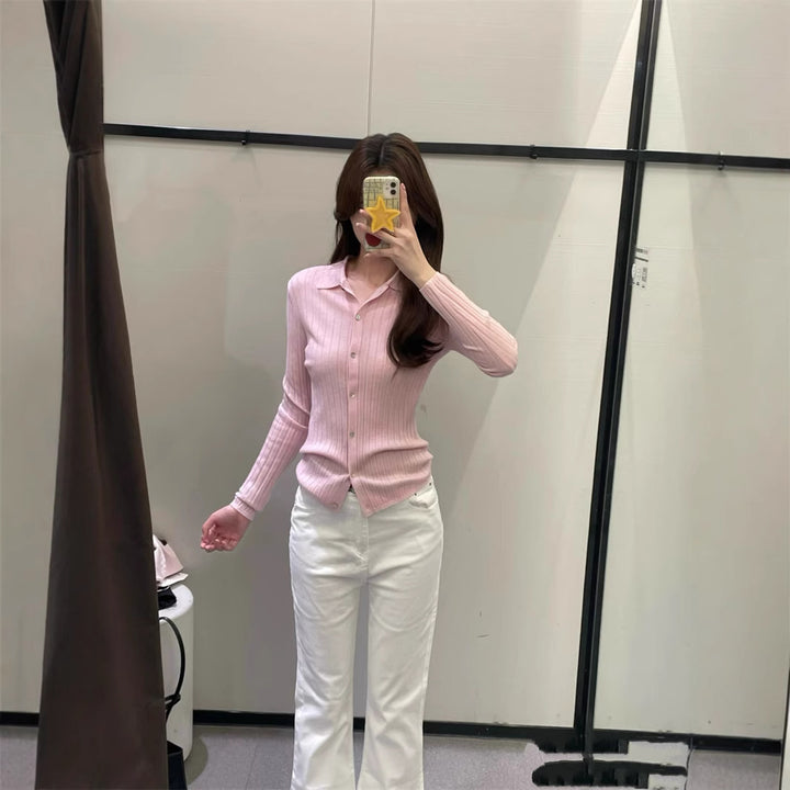 Kvinnors finstickad blus med elegant krage och knappstängning Mirla-Eva Jonsson