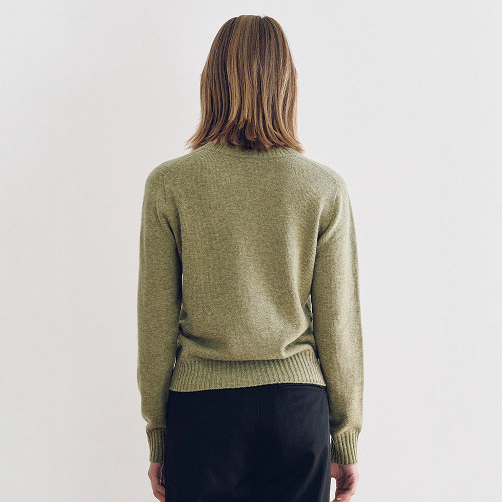 Kvinnors finstickad pullover med V-ringning och breda manschetter Mirla-Eva Jonsson