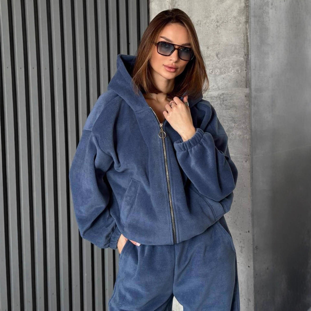 Kvinnors fleece joggingdräkt med oversized tröja och elastiska manschetter Mirla-Eva Jonsson