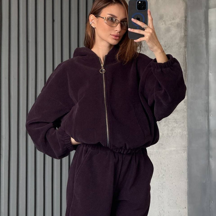 Kvinnors fleece joggingdräkt med oversized tröja och elastiska manschetter Mirla-Eva Jonsson