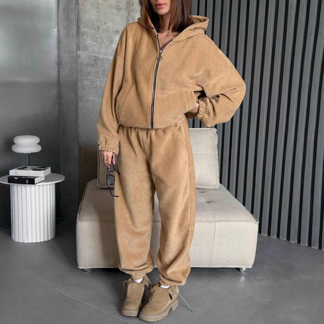Kvinnors fleece joggingdräkt med oversized tröja och elastiska manschetter Mirla-Eva Jonsson