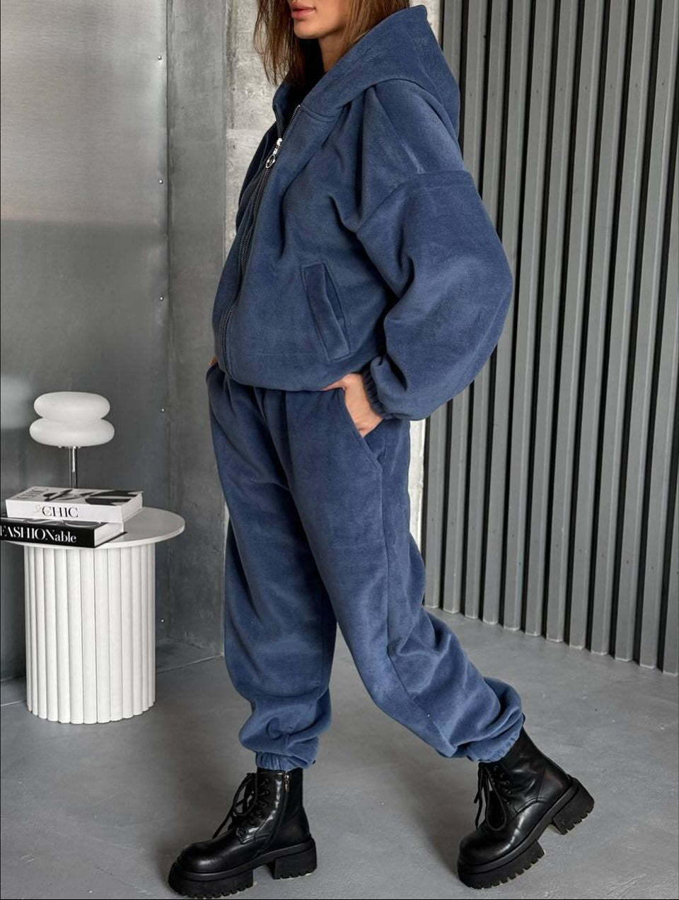 Kvinnors fleece joggingdräkt med oversized tröja och elastiska manschetter Mirla-Eva Jonsson