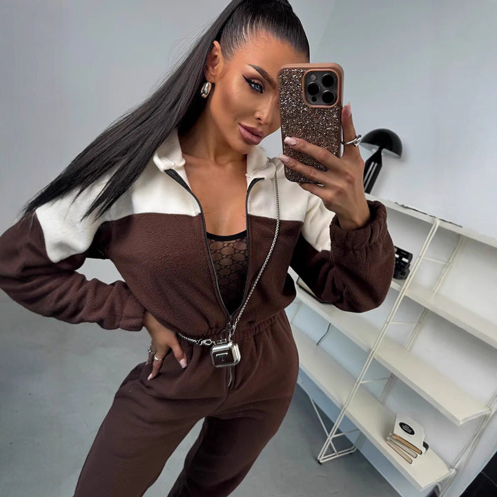 Kvinnors fleece jumpsuit med hög krage och praktiska fickor Mirla-Eva Jonsson
