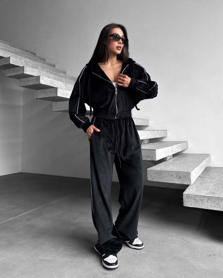 Kvinnors fleece lounge kostym med huva och elastisk midja Mirla-Eva Jonsson