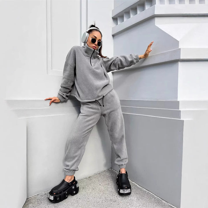 Kvinnors fleece lounge-set med hög krage och justerbar midja Mirla-Eva Jonsson