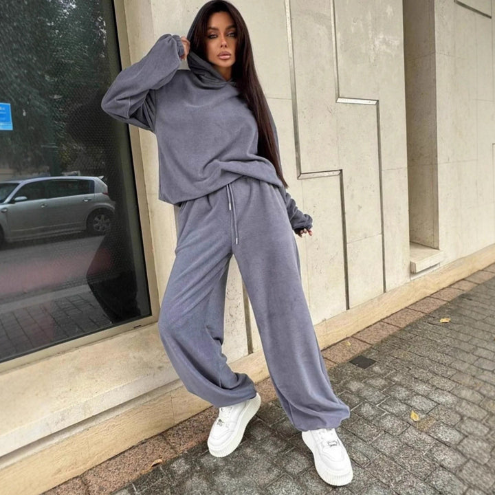 Kvinnors fleece lounge wear-set med huva och lös passform Mirla-Eva Jonsson