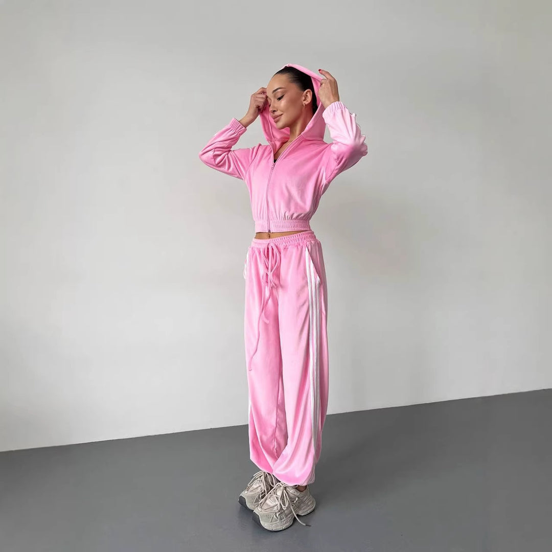Kvinnors fleece sportdräkt med croppad jacka och bekvämt vida byxor Mirla-Eva Jonsson