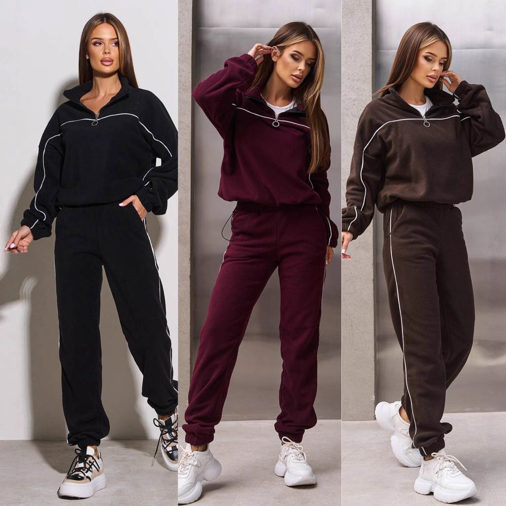 Kvinnors fleece träningsdräkt med hög krage och praktiska dragkedjedetaljer Mirla-Eva Jonsson