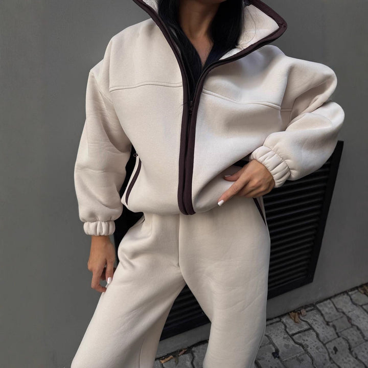 Kvinnors fleece träningsdräkt med hög krage och praktiska fickor Mirla-Eva Jonsson