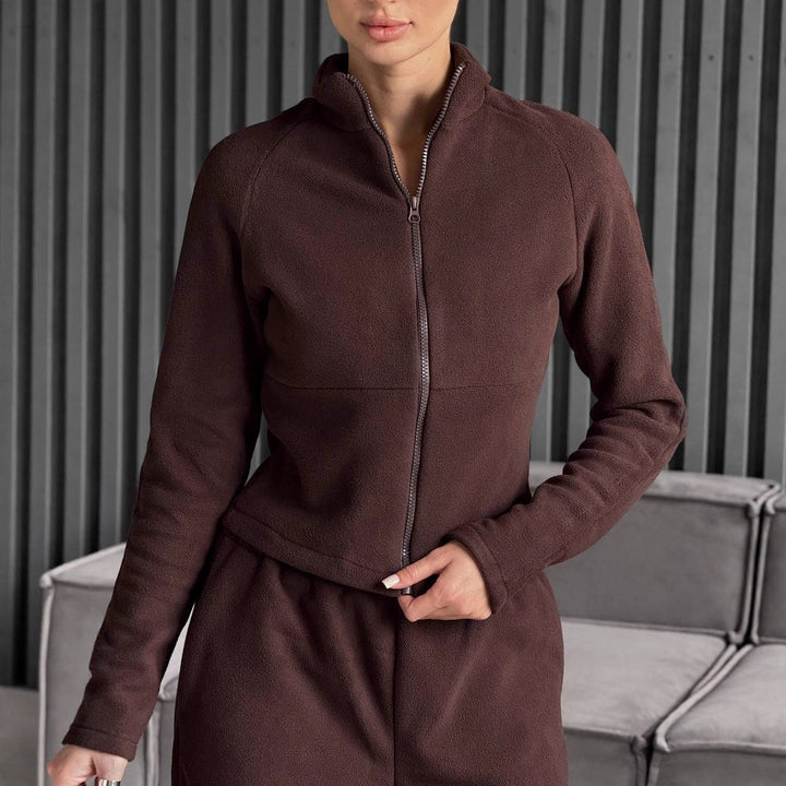 Kvinnors fleece-träningsdräkt med hög krage och praktiska fickor Mirla-Eva Jonsson