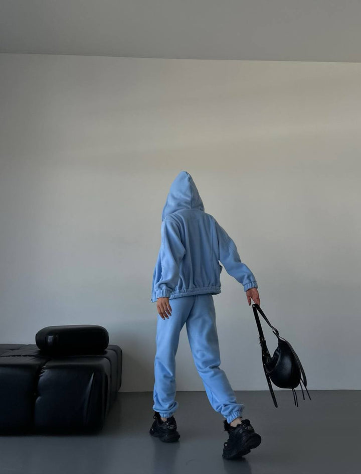 Kvinnors fleece träningsdräkt med moderiktig ståkrage och praktiska fickor-Eva Jonsson
