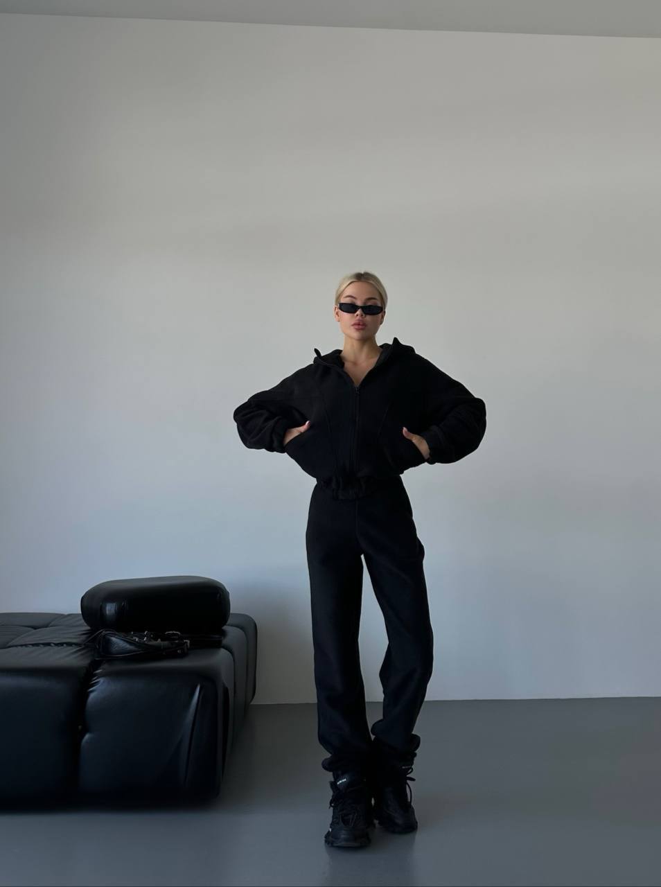 Kvinnors fleece träningsdräkt med moderiktig ståkrage och praktiska fickor-Eva Jonsson