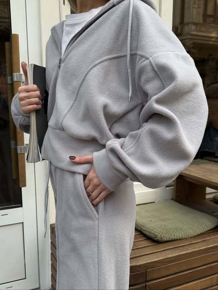 Kvinnors fleece träningsoverall med stilig huva och elastiskt midjeband Mirla-Eva Jonsson