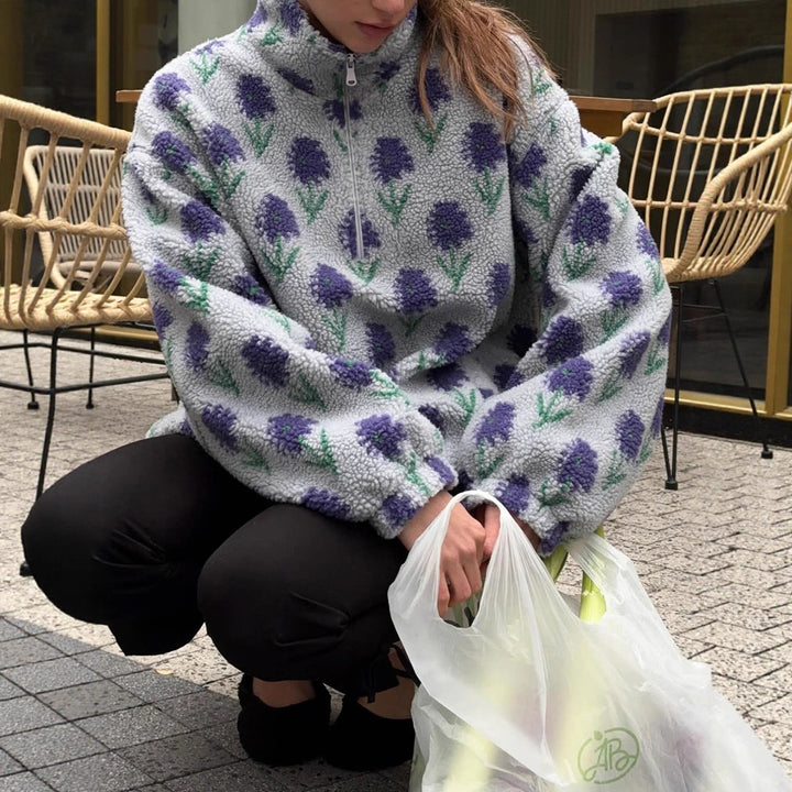 Kvinnors fleecepullover med blommönster och hög krage Mirla-Eva Jonsson