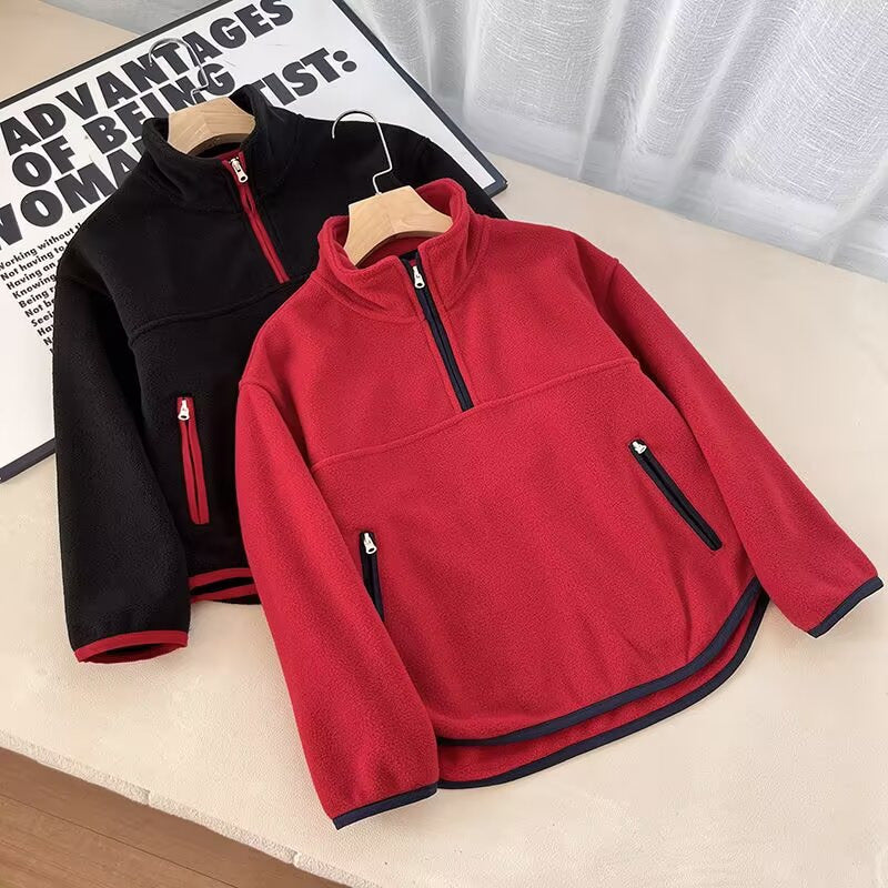 Kvinnors fleecepullover med hög krage och praktiska dragkedjefickor Mirla-Eva Jonsson