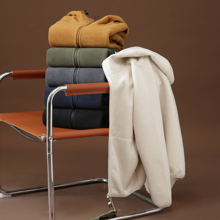 Kvinnors fleecetröja med innovativ huva design och praktiska fickor Mirla-Eva Jonsson