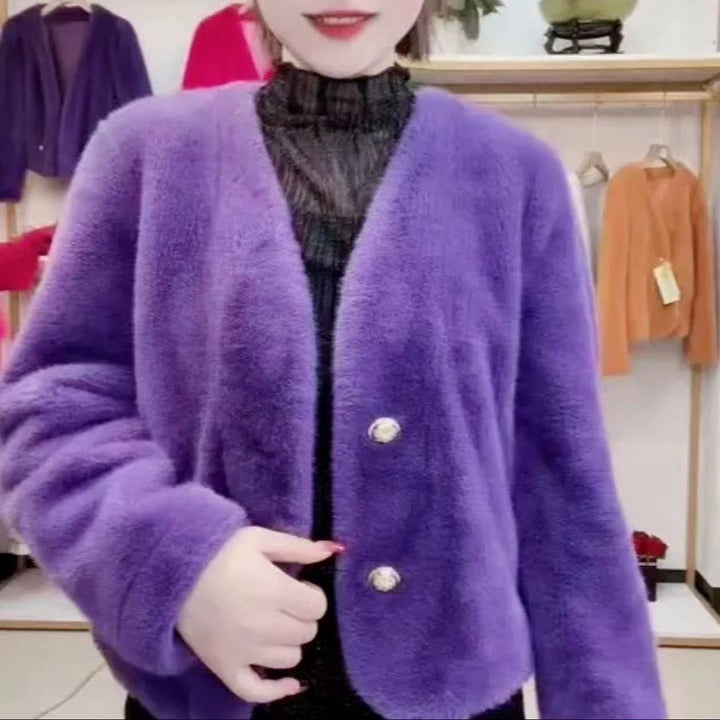 Kvinnors fluffig kort jacka med eleganta knappar Mirla-Eva Jonsson