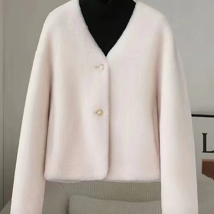 Kvinnors fluffig kort jacka med eleganta knappar Mirla-Eva Jonsson