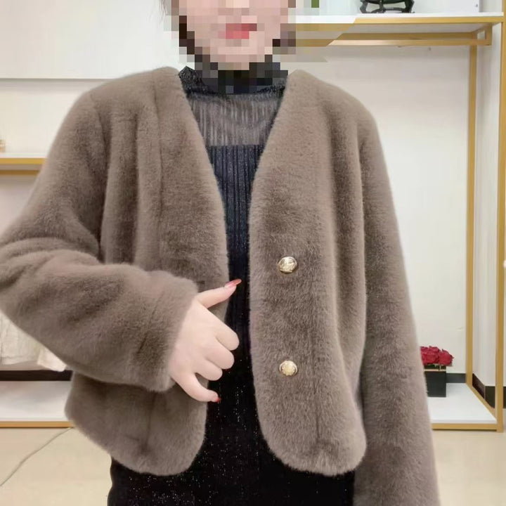 Kvinnors fluffig kort jacka med eleganta knappar Mirla-Eva Jonsson