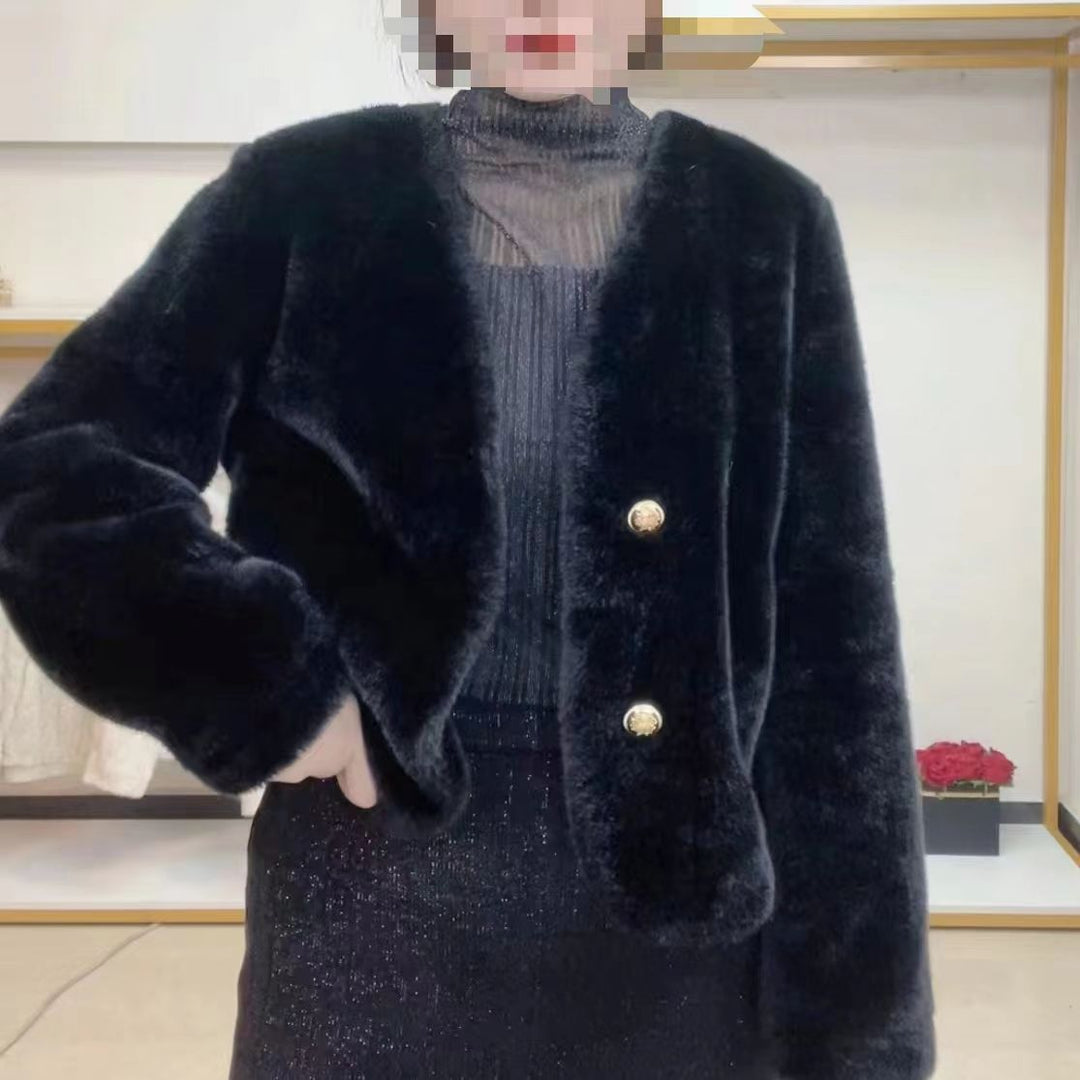 Kvinnors fluffig kort jacka med eleganta knappar Mirla-Eva Jonsson
