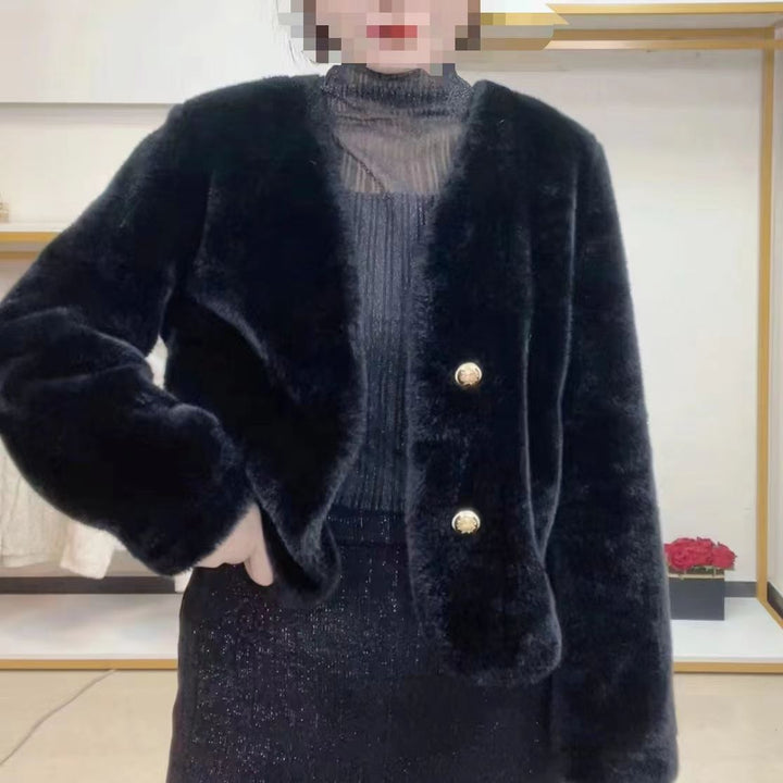 Kvinnors fluffig kort jacka med eleganta knappar Mirla-Eva Jonsson