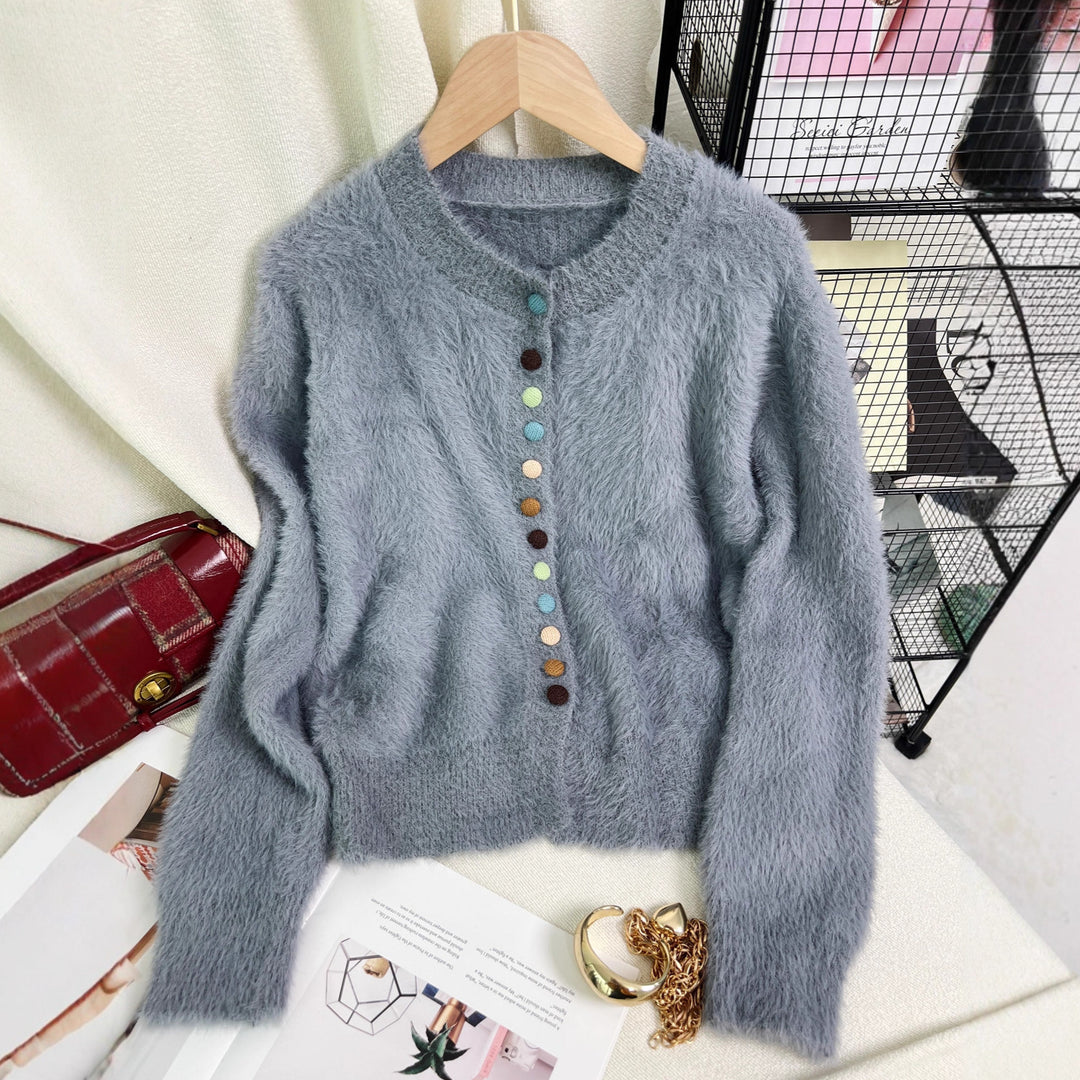 Kvinnors fluffiga cardigan med färgglada knappar och vidskuren design Mirla-Eva Jonsson