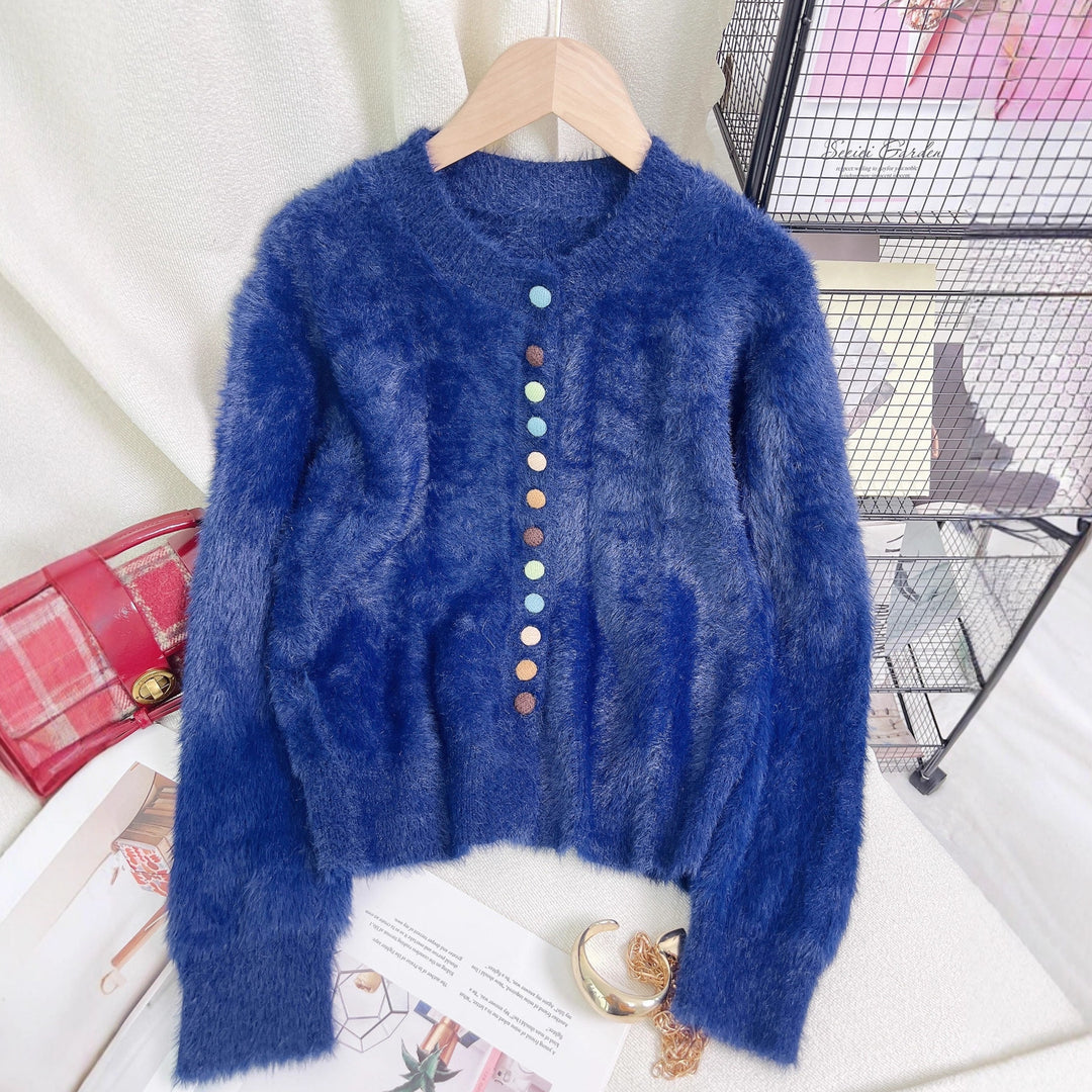 Kvinnors fluffiga cardigan med färgglada knappar och vidskuren design Mirla-Eva Jonsson