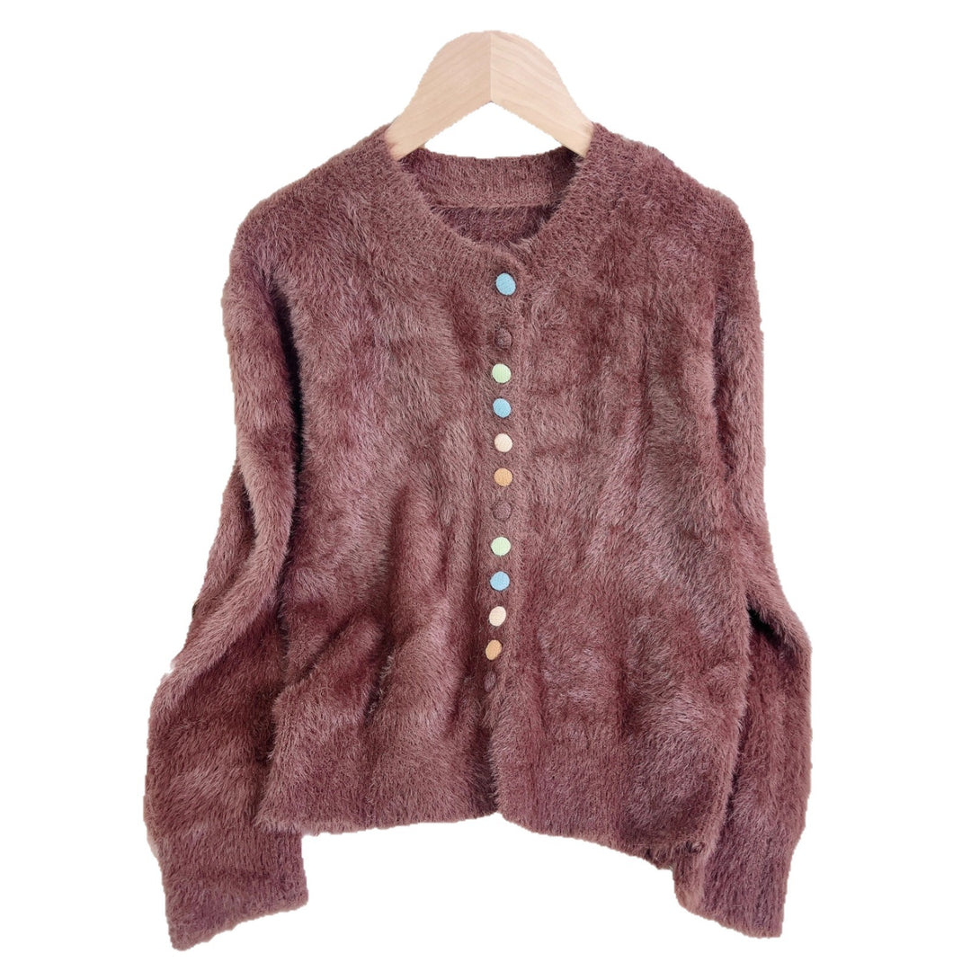 Kvinnors fluffiga cardigan med färgglada knappar och vidskuren design Mirla-Eva Jonsson