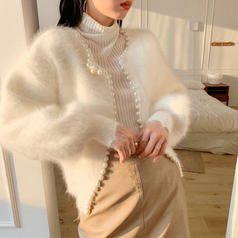 Kvinnors fluffiga cardigan med pärltrim och trendig skärning Mirla-Eva Jonsson