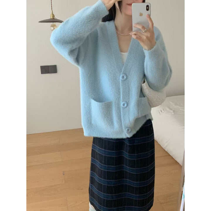 Kvinnors fluffiga knapcardigan med eleganta fickor Mirla-Eva Jonsson