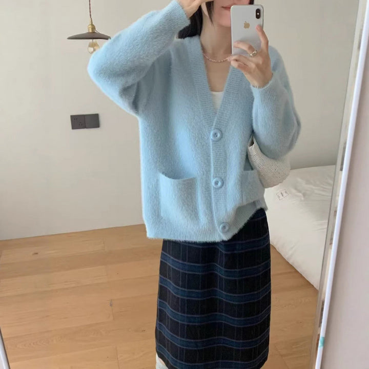 Kvinnors fluffiga knapcardigan med eleganta fickor Mirla-Eva Jonsson
