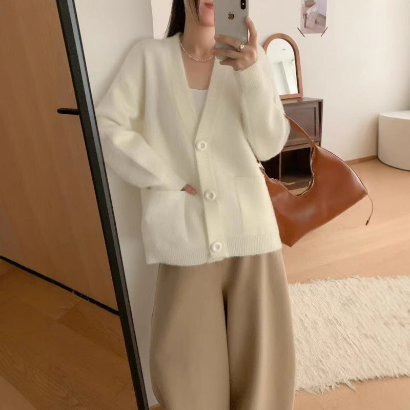 Kvinnors fluffiga knapcardigan med eleganta fickor Mirla-Eva Jonsson
