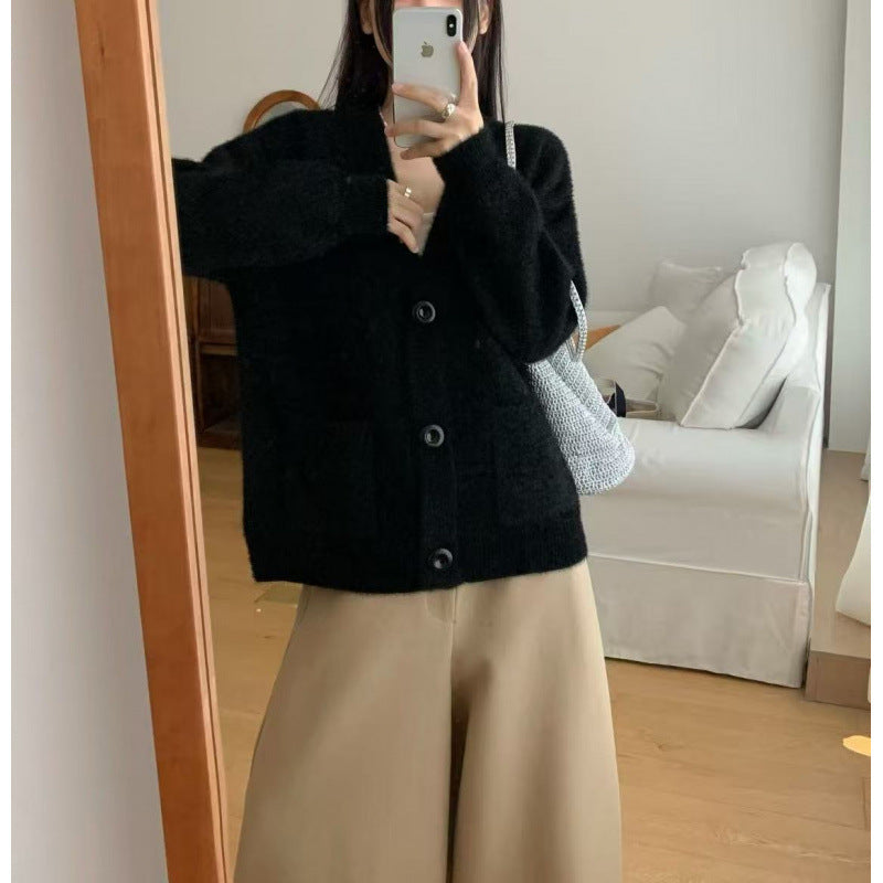 Kvinnors fluffiga knapcardigan med eleganta fickor Mirla-Eva Jonsson