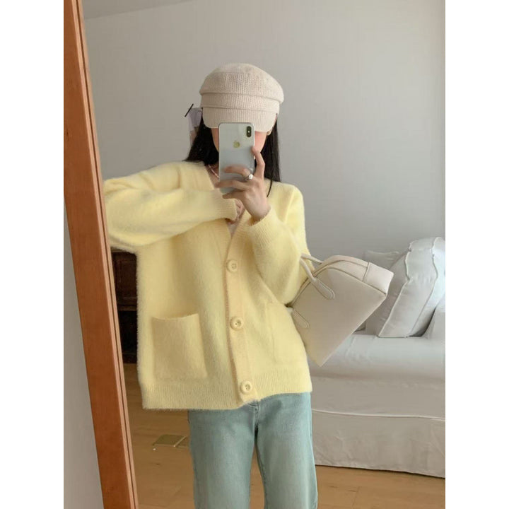 Kvinnors fluffiga knapcardigan med eleganta fickor Mirla-Eva Jonsson