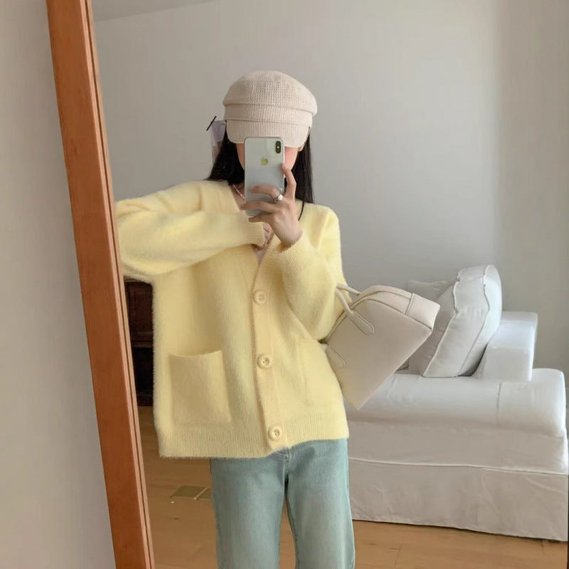 Kvinnors fluffiga knapcardigan med eleganta fickor Mirla-Eva Jonsson