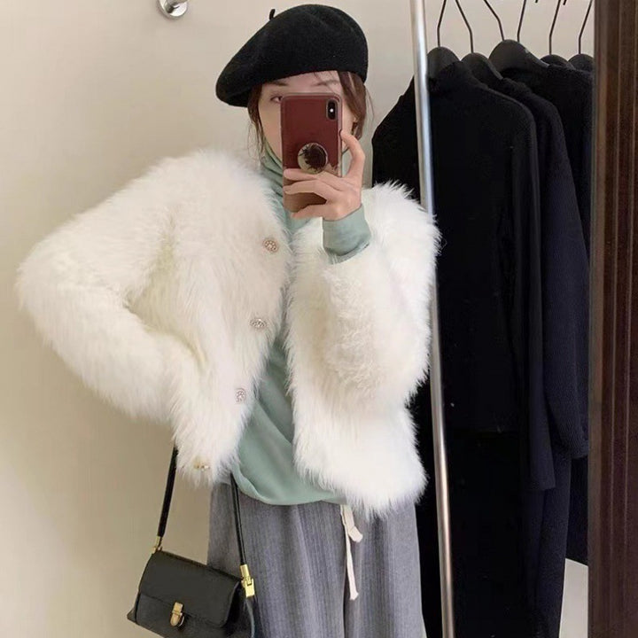 Kvinnors fluffiga korta jacka med eleganta knapppdetaljer Mirla-Eva Jonsson