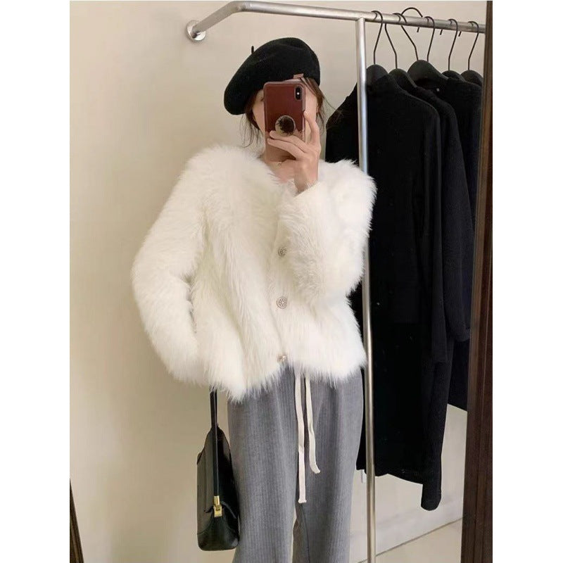 Kvinnors fluffiga korta jacka med eleganta knapppdetaljer Mirla-Eva Jonsson